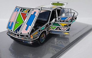 Open diecast in 1:18